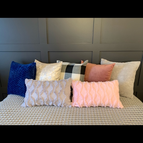 Decor Pillows - Brand New - Picture 3 of 5